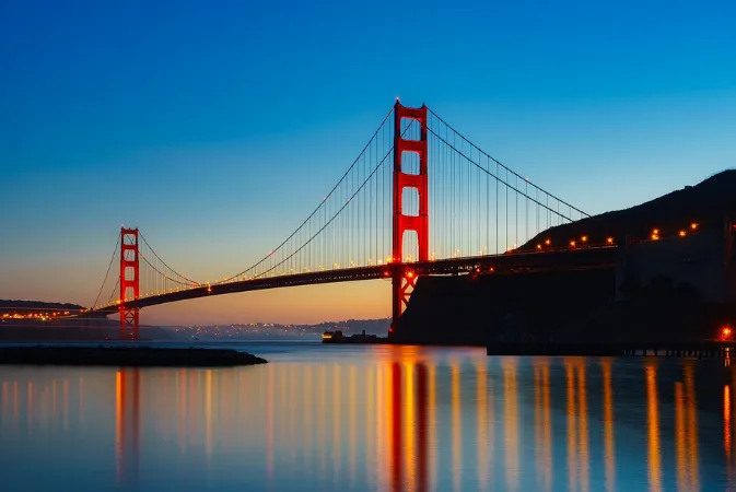 An iconic view of the Golden Gate Bridge at dusk, symbolizing connection and opportunity for Destinations London 2026.