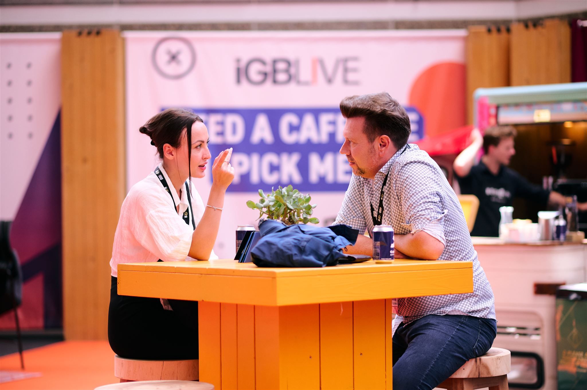 Interactive conversations at iGB L!VE 2026, fostering connections and ideas.