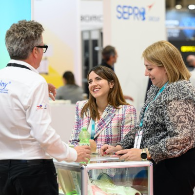 Interactive discussion at Interplas 2026 showcasing the latest in plastic engineering.